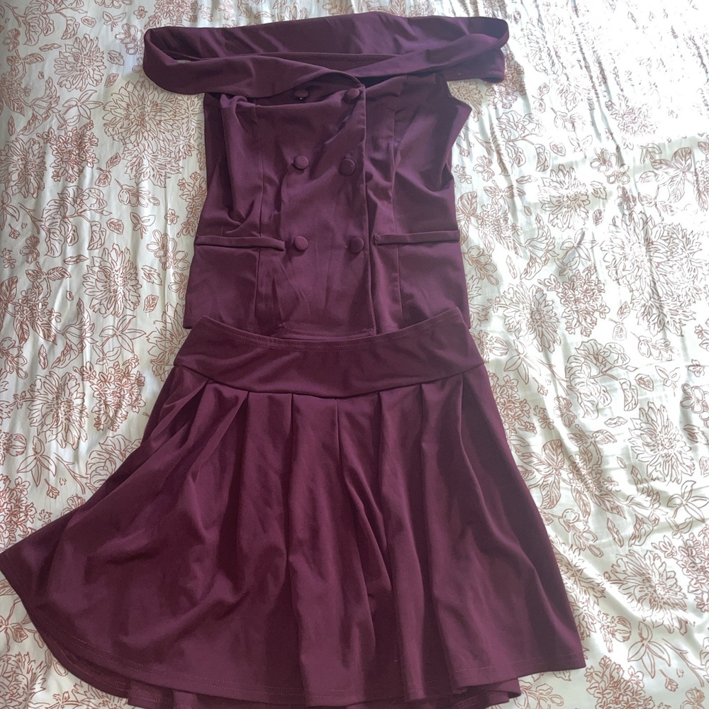 Two Piece Juniors Maroon Suit Set L Vest And Short Pleated Skirt
